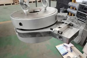 Polymer melt filtration / Extruder screen changer