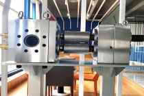 What is the maximum working pressure of a twin-shaft melt gear pump?